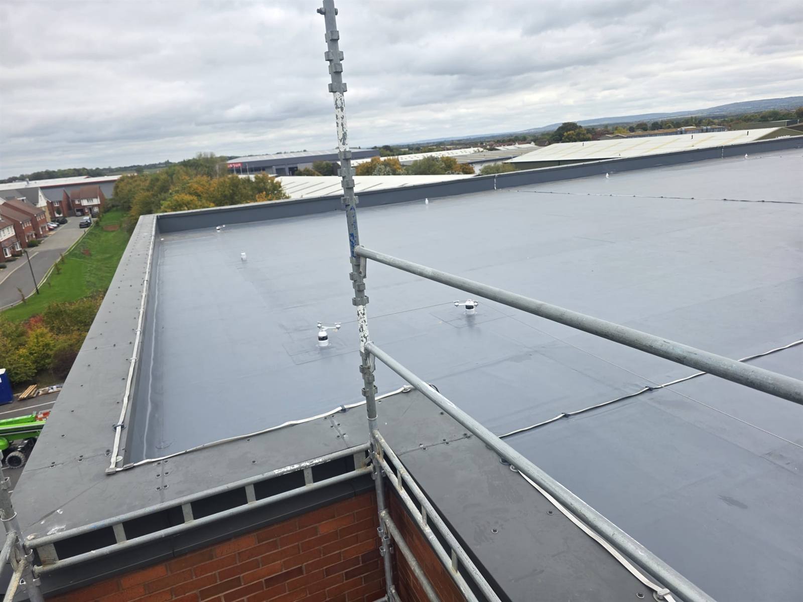 Automatic-welded single-ply laps on a 3,000 m² roof, Norfolk